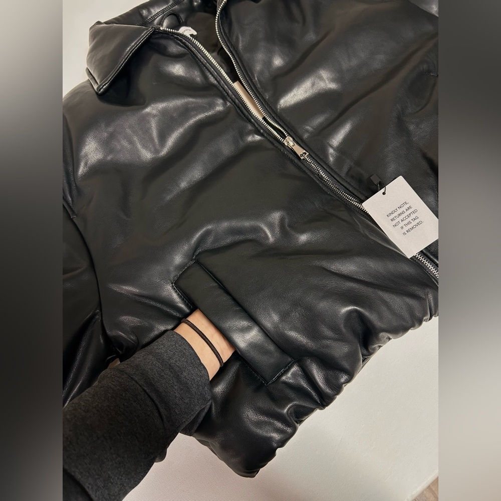 Superdown Sanja Faux Leather Jacket Black Medium Cropped Bomber Zip Up Women’s - Picture 10 of 16